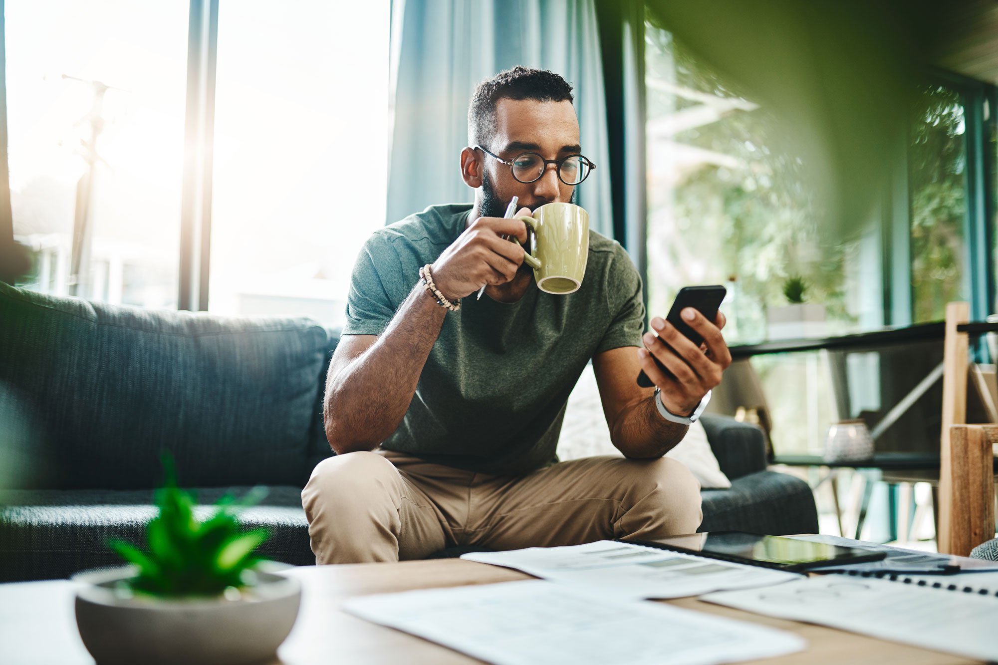 man-drinking-coffee